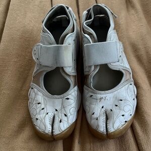 Nike Air Rift D.S 2005 - White Embossed Leather with Gold Accents